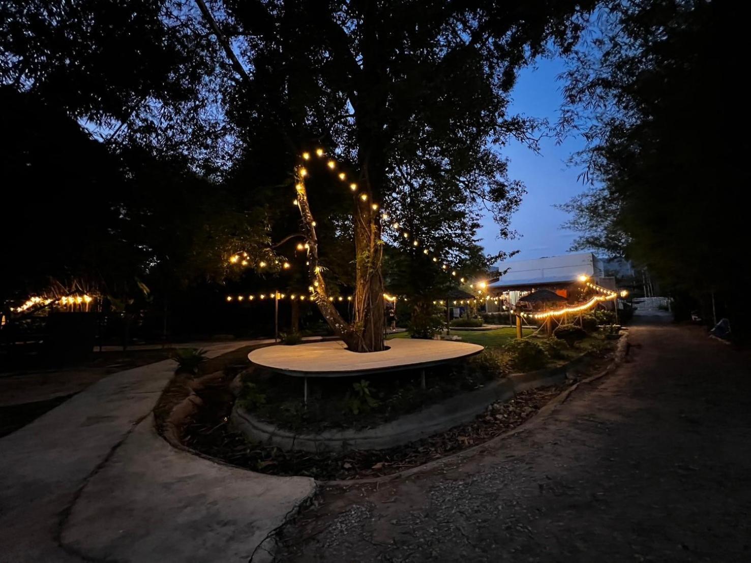 Baan Nai Baan Nok Resort Nakhon Nayok Exteriör bild